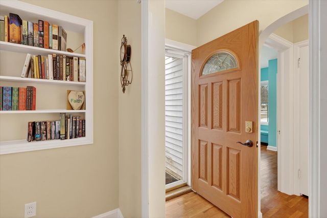 818 Parchmount Avenue, Parchment City, MI 49004