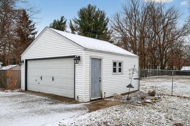 818 Parchmount Avenue, Parchment City, MI 49004