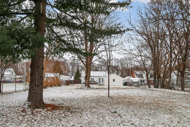 818 Parchmount Avenue, Parchment City, MI 49004