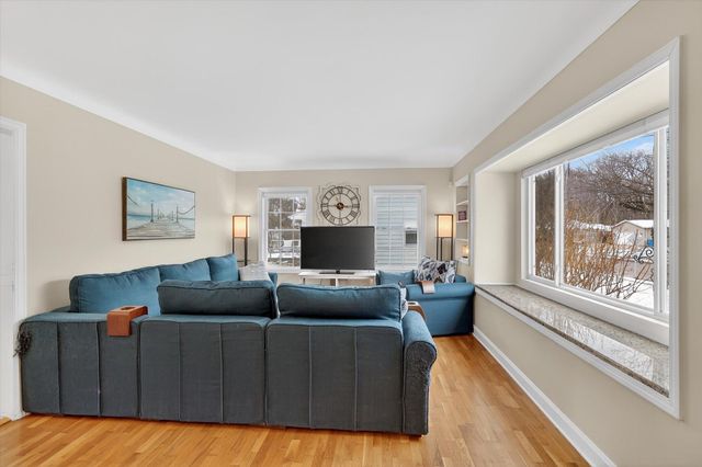 818 Parchmount Avenue, Parchment City, MI 49004