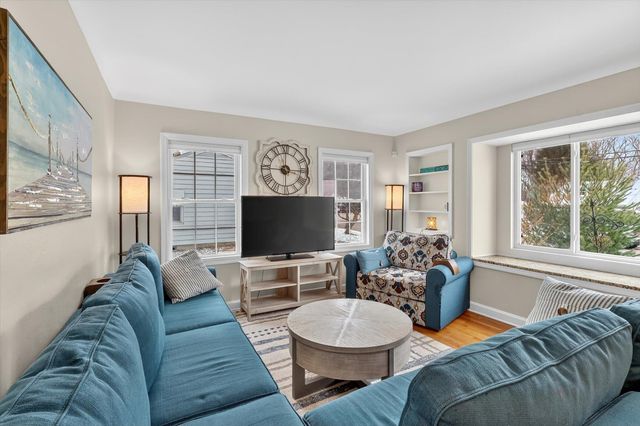 818 Parchmount Avenue, Parchment City, MI 49004