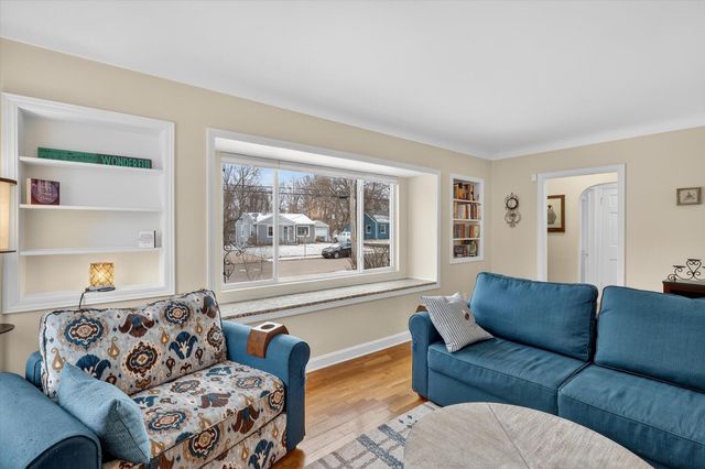 818 Parchmount Avenue, Parchment City, MI 49004