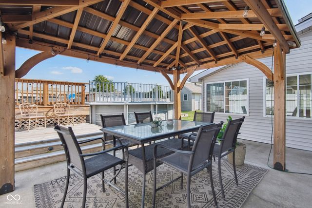 2935 Cross Creek Drive, Columbus, IN 47201