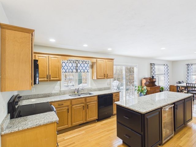 76 Karen's Way, Raynham, MA 02767