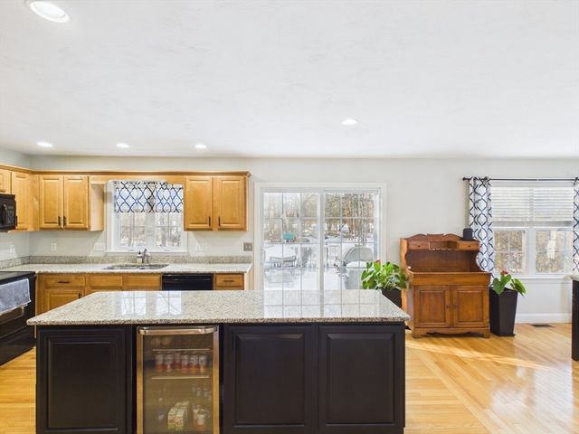 76 Karen's Way, Raynham, MA 02767