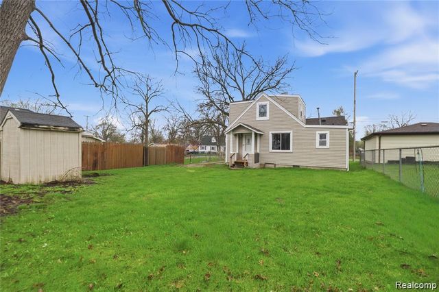 2164 Savoy Avenue, Burton, MI 48529