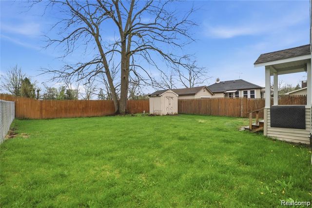 2164 Savoy Avenue, Burton, MI 48529