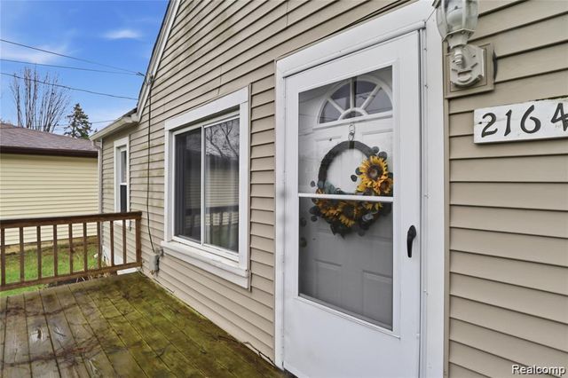 2164 Savoy Avenue, Burton, MI 48529