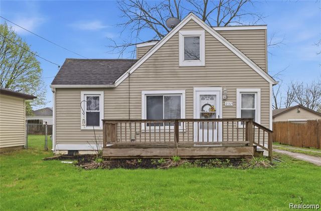 2164 Savoy Avenue, Burton, MI 48529