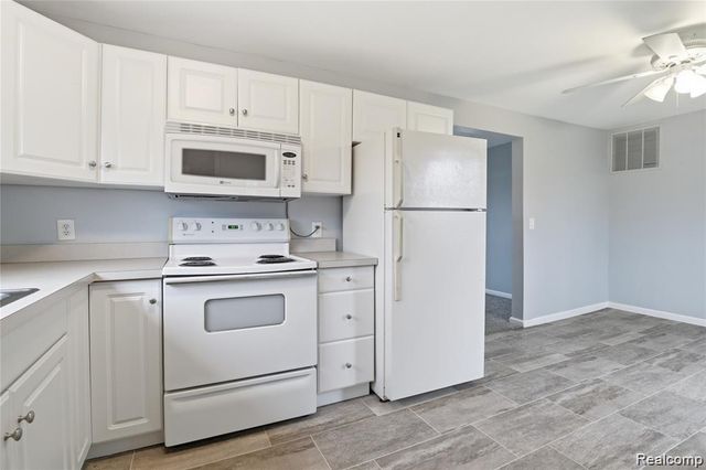 2164 Savoy Avenue, Burton, MI 48529