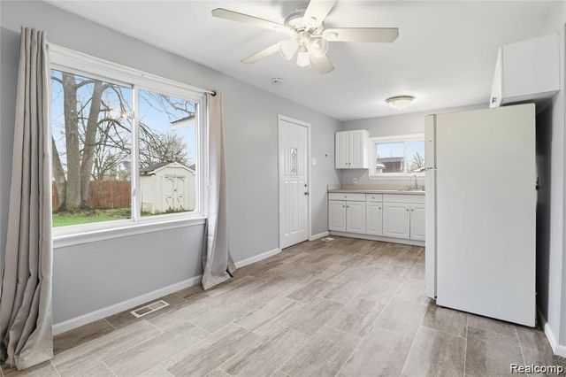 2164 Savoy Avenue, Burton, MI 48529