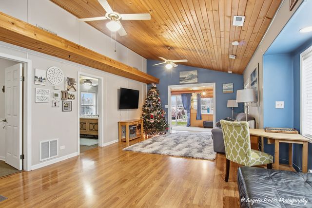 1614 River Terrace Drive, Johnsburg, IL 60051