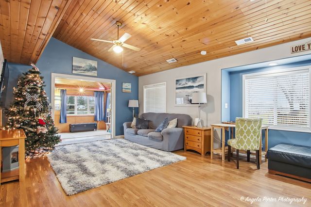 1614 River Terrace Drive, Johnsburg, IL 60051