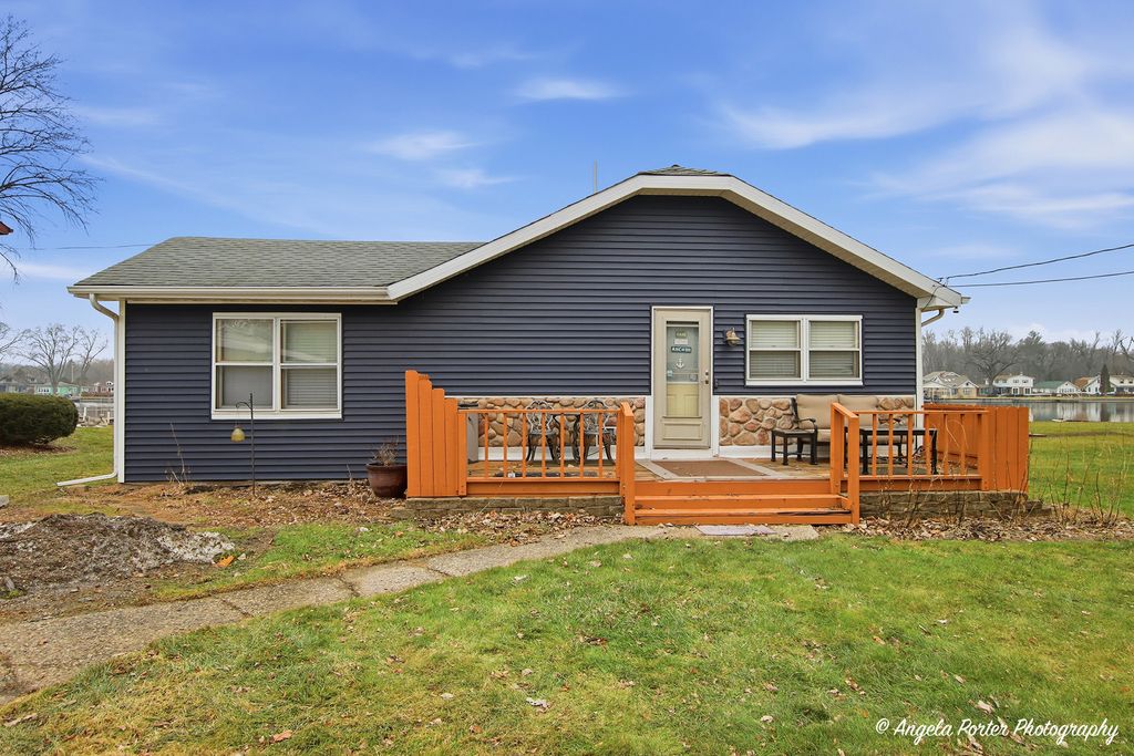 1614 River Terrace Drive, Johnsburg, IL 60051