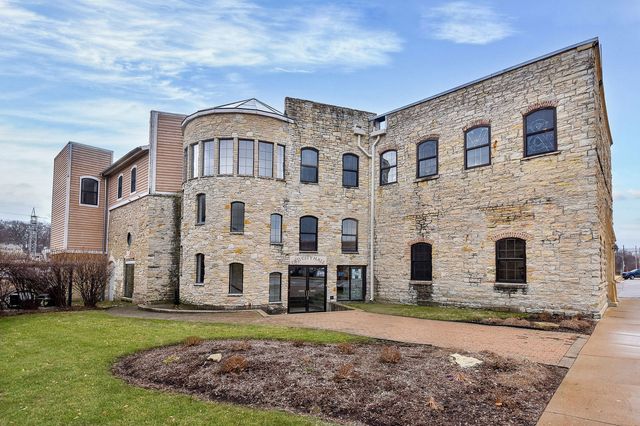 30 S Shumway Avenue 1W, Batavia, IL 60510