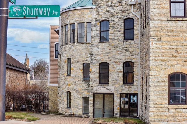 30 S Shumway Avenue 1W, Batavia, IL 60510