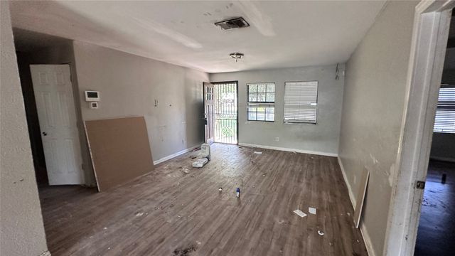 141 W Brownlee Avenue, Dallas, TX 75224