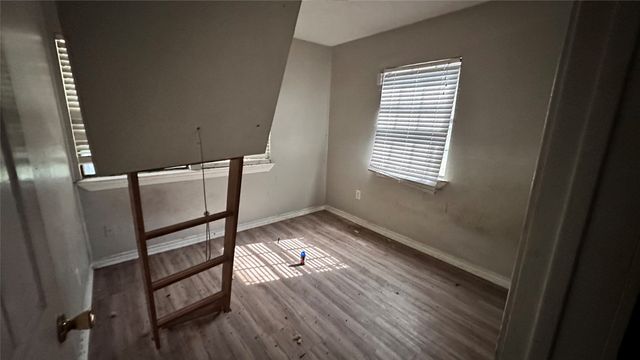 141 W Brownlee Avenue, Dallas, TX 75224
