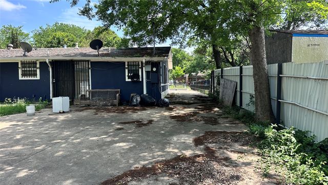 141 W Brownlee Avenue, Dallas, TX 75224