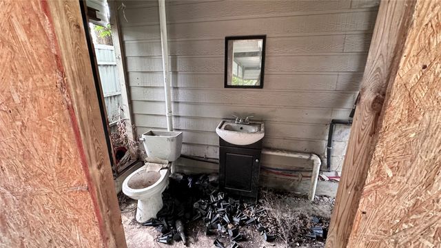 141 W Brownlee Avenue, Dallas, TX 75224