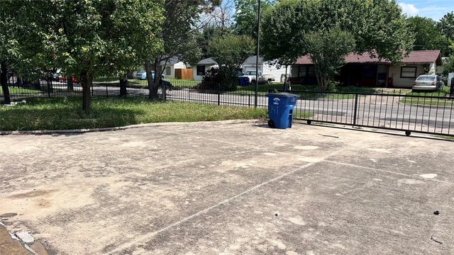 141 W Brownlee Avenue, Dallas, TX 75224