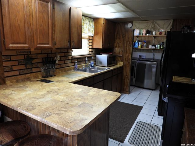 448 White Bass Dr, Lakehills, TX 78063