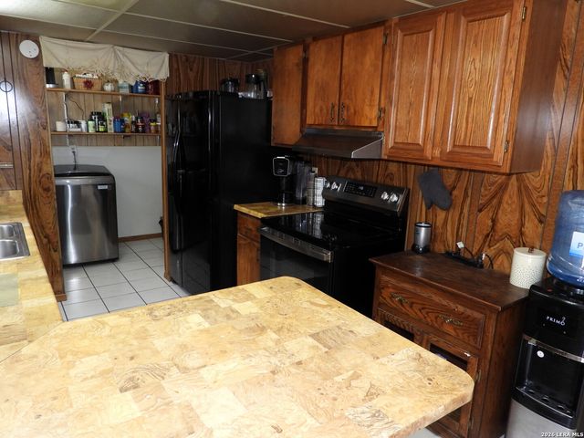 448 White Bass Dr, Lakehills, TX 78063