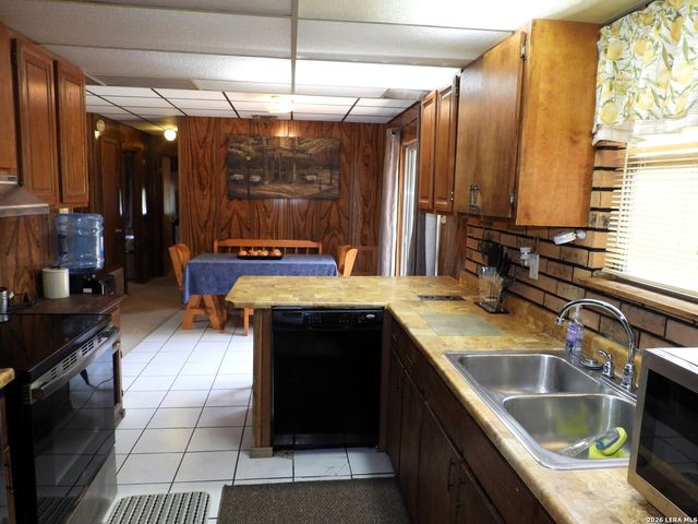 448 White Bass Dr, Lakehills, TX 78063