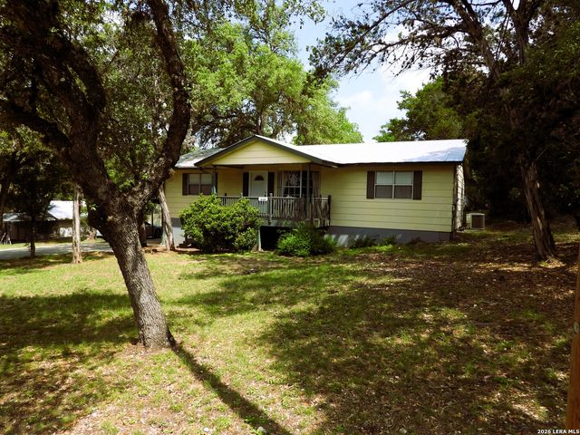 448 White Bass Dr, Lakehills, TX 78063