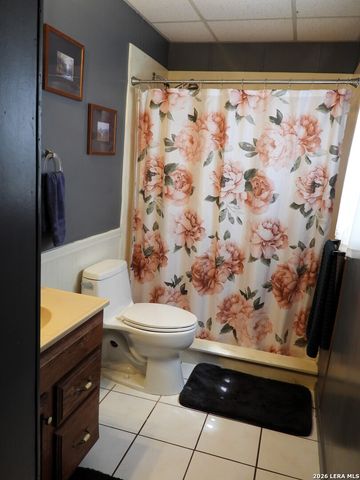 448 White Bass Dr, Lakehills, TX 78063