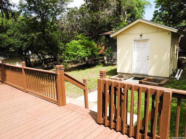 448 White Bass Dr, Lakehills, TX 78063