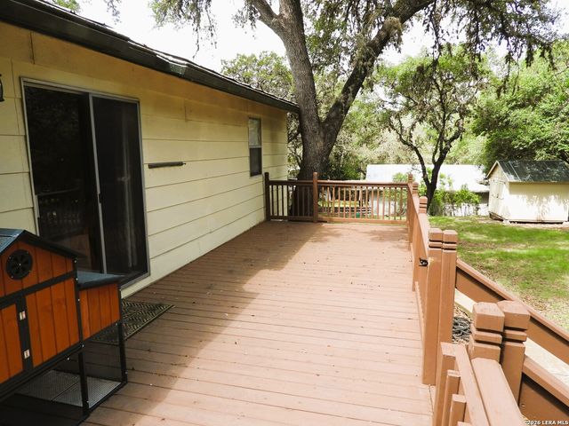 448 White Bass Dr, Lakehills, TX 78063