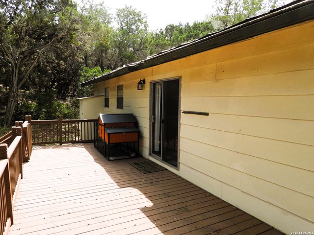 448 White Bass Dr, Lakehills, TX 78063