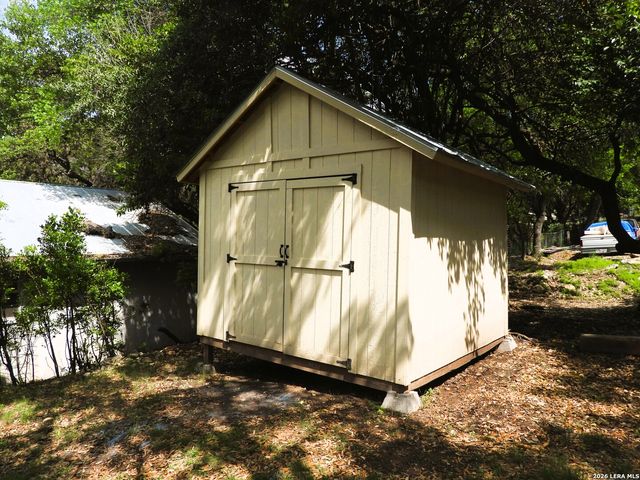 448 White Bass Dr, Lakehills, TX 78063