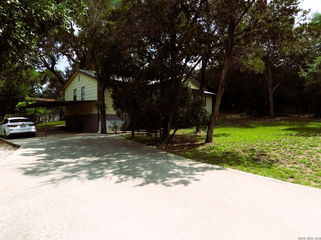 448 White Bass Dr, Lakehills, TX 78063