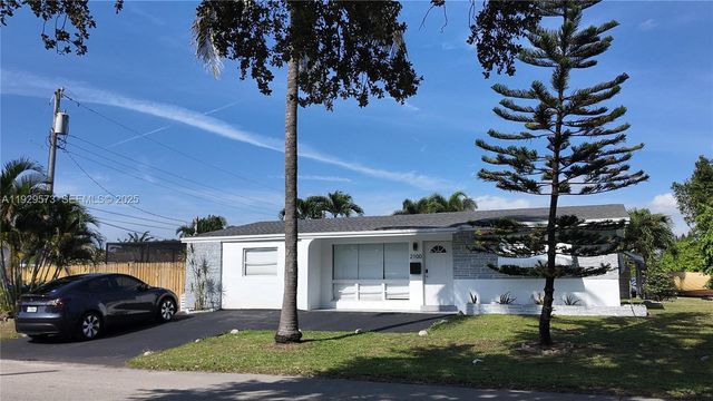 2100 N 57th Way, Hollywood, FL 33021