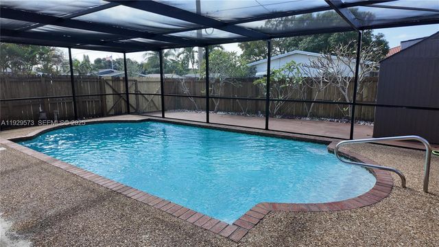 2100 N 57th Way, Hollywood, FL 33021