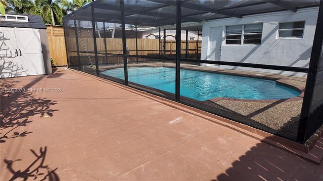 2100 N 57th Way, Hollywood, FL 33021