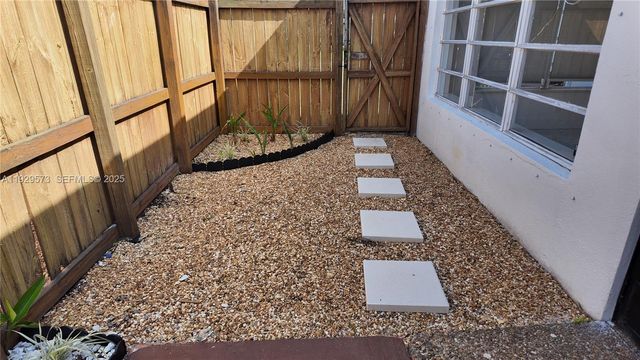 2100 N 57th Way, Hollywood, FL 33021