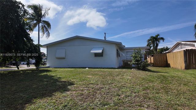 2100 N 57th Way, Hollywood, FL 33021