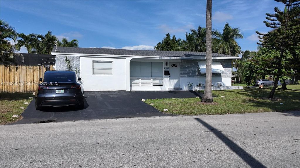 2100 N 57th Way, Hollywood, FL 33021