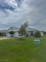 1912 SW 15th PL, Cape Coral, FL 33991