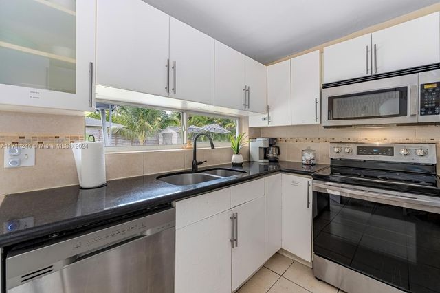 5631 Simms St, Hollywood, FL 33021