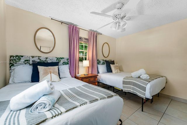 5631 Simms St, Hollywood, FL 33021