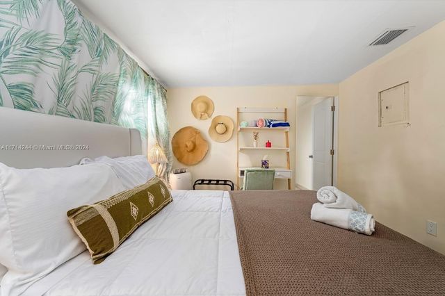 5631 Simms St, Hollywood, FL 33021