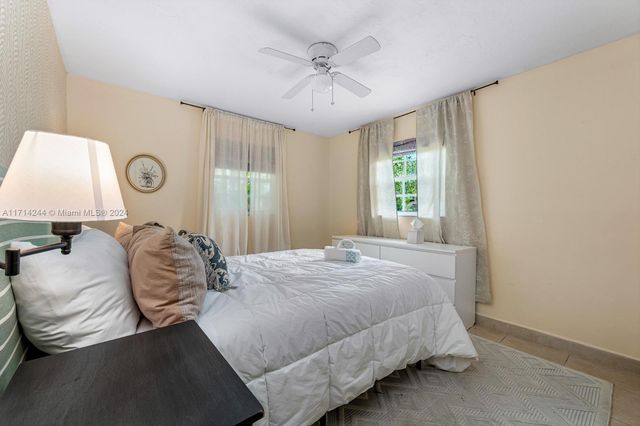 5631 Simms St, Hollywood, FL 33021