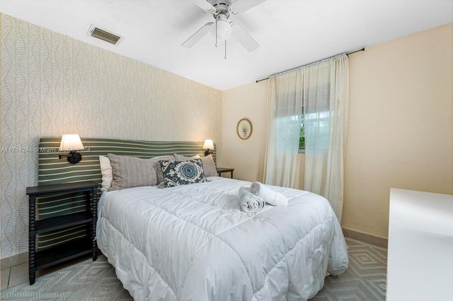 5631 Simms St, Hollywood, FL 33021