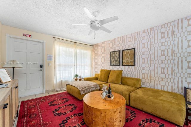 5631 Simms St, Hollywood, FL 33021