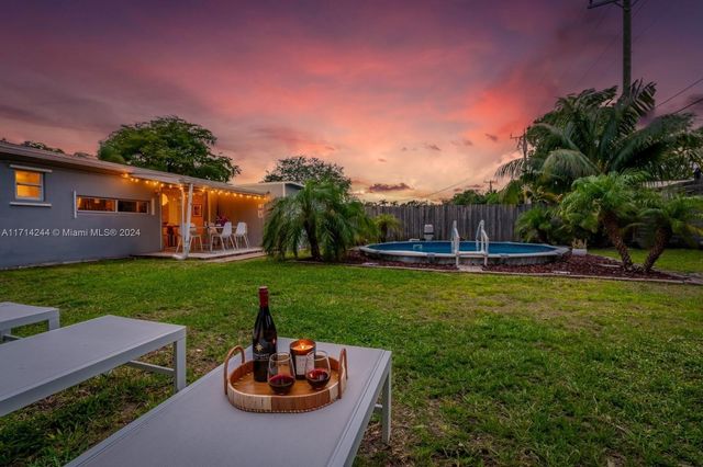 5631 Simms St, Hollywood, FL 33021