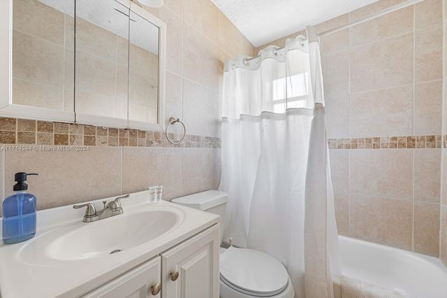 5631 Simms St, Hollywood, FL 33021